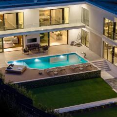 NEW Stylish 5-bedroom villa Aride with pool, sea views