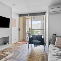 Modern 1BR Retreat with Private Balcony