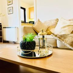 Beautiful & Spacious 2-Bed Flat in City Centre with Free Parking