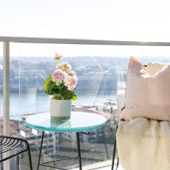 A Spacious 2BR Apt with an Amazing View Over Darling Harbour