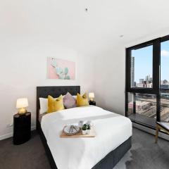 A Modern & Spacious 2BR Apt City Views Southbank