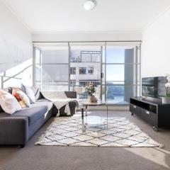 A Comfy 2BR Apt Amazing View of Darling Harbour