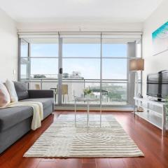 A Comfy & Spacious 2BR Apt Harbour View