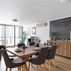A 3BR Apt Next to Southern Cross FREE Parking