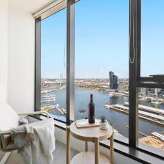 A 2BR Apt with Amazing Harbor Views FREE Parking
