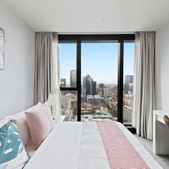 A Chic 2BR Apt Near Melbourne CBD w FREE Parking