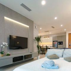 A Stylish & Cozy Suite at Suasana JB 03