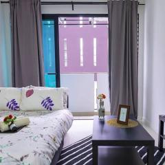A Chic & Cozy Suasana JB Suite with Balcony
