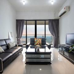 Chic 3BR in Danga Bay with Water Views & Parking