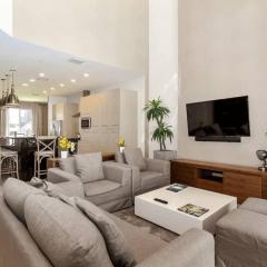 Disney Dream Home (7662508)