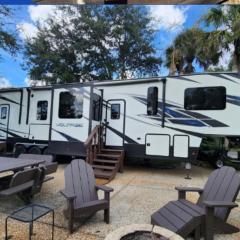 2 bedroom glamping RV w/golf cart