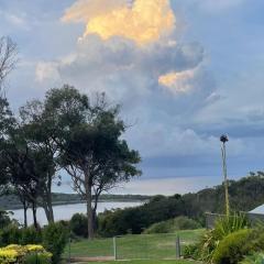 3 Bedroom Luxe Weatherboard with Spectacular View and Outdoor Entertaining