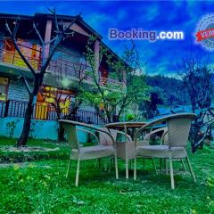 4 Bedroom Luxury Bungalow in Manali with Beautiful Scenic Mountain & Orchard View