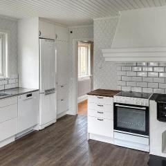 Cozy Home In Sdra Vi With Kitchen