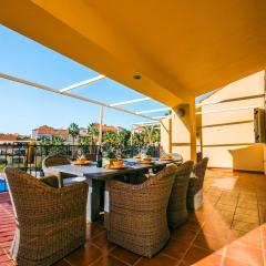 ViVi Homes - Casa Duque Pool, Terrace & Golf
