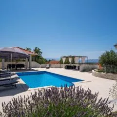 Pool House Edita - Happy Rentals