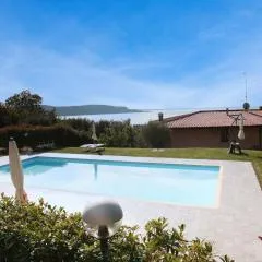 Panorama lake view, pool & garden, 2 bathrooms, kingsize & single-beds, fast Internet
