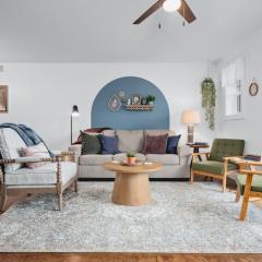 NEW Ivy House 3BR Townhome Downtown Beaches Wineries