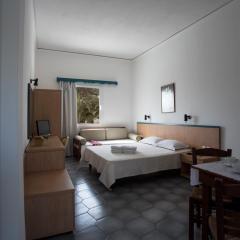 Budget studios 50m from the beach and Perissa center