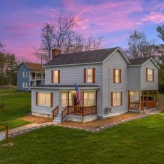 Pondview 4BR Cabin-Walk to Caverns, Hot Tub, Wi-Fi