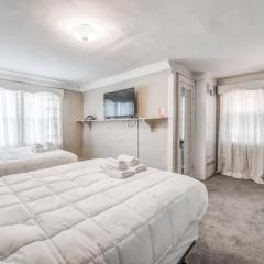 Near Shopping & Dining- Magic in Midtown- Unit A