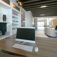 Holiday Inn Hotel & Suites - Calgary Airport North by IHG