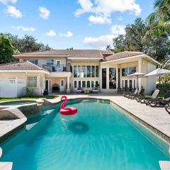 Sunny Luxury Villa w POOL near Downtown