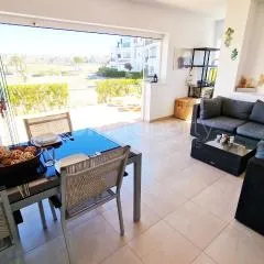 Spacious Ground Floor Apartment, Free WiFi, Patio, AC