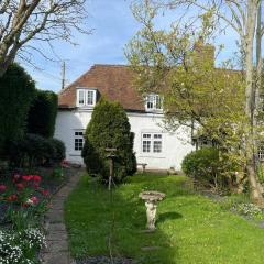 Cosy Daffodil Cottage