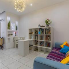 Home walking distance from the sea.