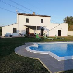 Ferienhaus mit Privatpool für 6 Personen ca 120 qm in Picciano, Adriaküste Italien Küste von Abruzzen