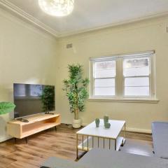 Charming 3 Bedroom on the edge of Downtown Herford St 2 E-Bikes Included