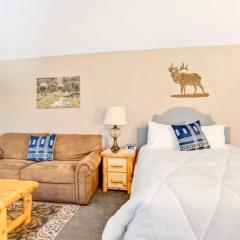 Heart of Breck Studio Hot tub Pool and Parking