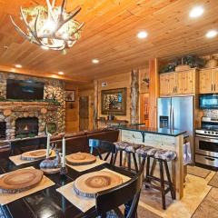 Rustic 2BR Condo with Private Hot Tub and Ski Views