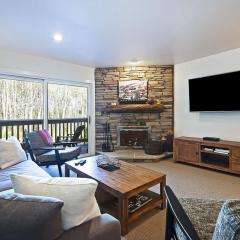 Ski in out 2BDR Condo with Shared Hot Tub and Views