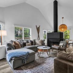 Bright Downtown 2BR Walk to Ski Lift