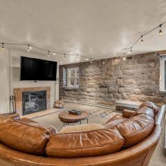 Rustic 2BR Steps from Main St