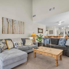 Bright 4BD Condo Minutes to Slopes