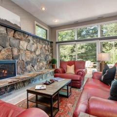 Ski in and out 4BDR Townhome with Aspen Views and Hot Tub