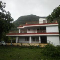Mesmerising Nisarg Holiday Home in Girivan Hills