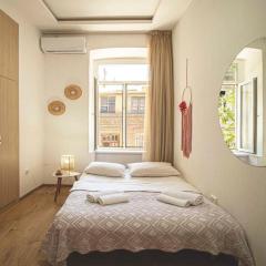 Cozy Studio Apartment In the Center - By Wehost
