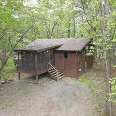 Woods Song -- Hot Tub - Pet Friendly - Wifi - King Bed - Woods Resort - Golf Nearby - Pool Pass - Spa - Grill - Fireplace