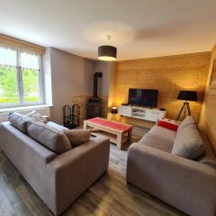 Charmant appartement 85 m² près des pistes, terrasse et parking privé, équipements complets. - FR-1-589-410