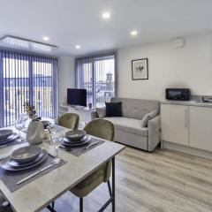 Modern and Bright 2 Bed Apartment in Ashford