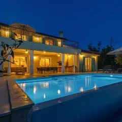 Villa BEACHFRONT