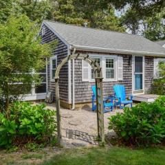 Lovely Updated Cape Home 1 Mile to Beach
