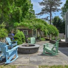 Spacious w Large Outdoor Area Fire Pit