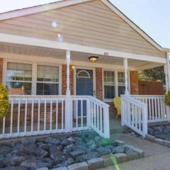 Cheerful 2 Bedroom Home near Virginia Wesleyan