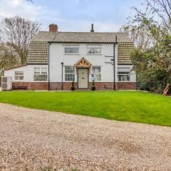 Coastal 6-bed with hot tub