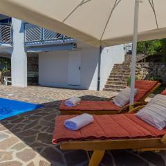 Mit tollem Pool nur 100 Meter zum Strand